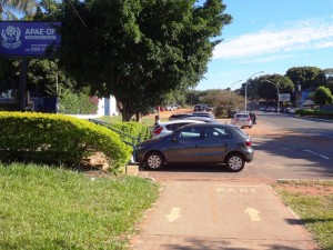 DSC07460_18-04-2016_AsaNorte_W5_Ciclovia_APAE_Carros_Sem Continuidade_edit