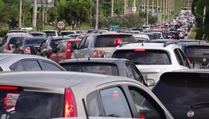 DSC08118_25-02-2014_EPVP_SaidaAguasClaras_Carros_caos_congestionamento_SELECAO_edit4