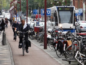 DSC08550_Amsterdam_Bicicletas_Ciclovia_Tram_edit