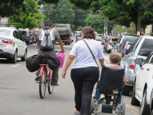 IMG_1009_15-10-2014_Belem_PA_Bicicleta_Cadeirante_Rua_SELECAO_edit