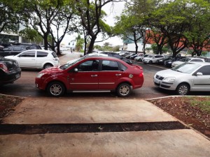 DSC00205_09-11-2017_Eixo Monumental_TJDF_Calcada_Carros_edit