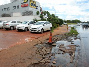 DSCN0158_31-01-2018_Asa Norte_Setor Hoteleiro_Calcada_destruida_Preco Gasolina_edit