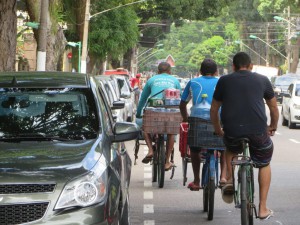 IMG_0037_14-10-2014_AvNazare_3Bicicletas_Carga_Contramao_SELECAO_edit