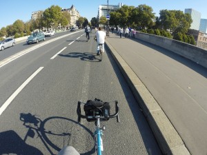 Em Paris, apenas 3% das pessoas usam bicicleta. A meta da prefeitura é chegar em 15% em 2020.