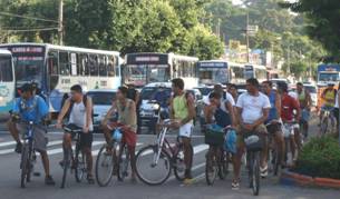 Belem_27janeiro2009_Bicicletas_AvAlmiranteBarroso_FluxoCiclistas_DeFrente_3_edit5