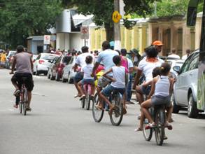 IMG_9043_12-10-2014_Belem_PA_Cirio_Bicicletas_Criancas_SELECAO_edit