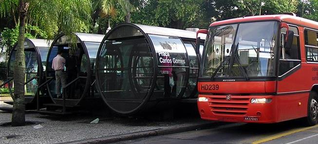 Estação tubo em Curitiba, solução de mobilidade ur