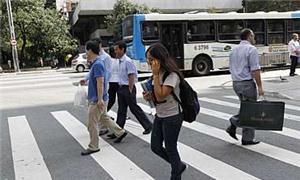 Pedestres distraídos estão mais vulneráveis à acid