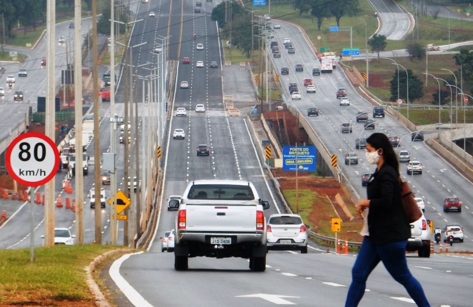 Estrada com carros

Descrição gerada automaticamente