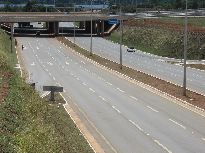 Estrada com carros

Descrição gerada automaticamente