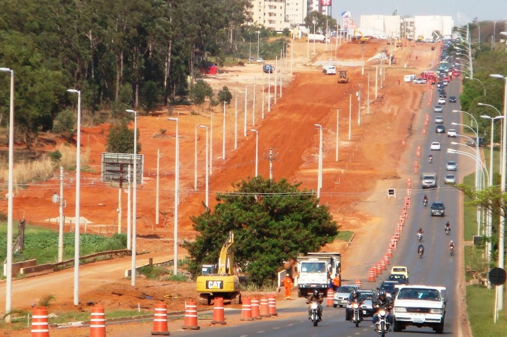 Estrada com carros

Descrição gerada automaticamente