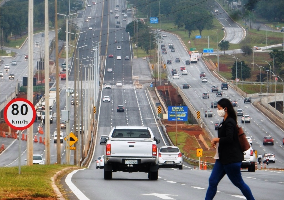 Estrada com carros

Descrição gerada automaticamente