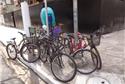 Bicicletas em estacionamento improvisado