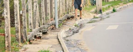 Goiânia castiga pedestre com poucas faixas e calçadas ruins