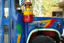Chivas e busetas: os curiosos ônibus coloridos da