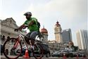 Ciclista no centro histórico de Kuala Lumpur