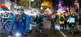 Bogotá celebra o Natal com uma pedalada noturna de 95 km