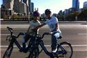 Débora e Rafael testam bikes públicas em Melbourne