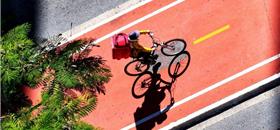 Entregadores de bikes: riscos e pressões prejudicam a saúde
