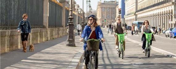 Bicicleta supera o carro como meio de transporte em Paris