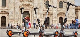 Que tal percorrer Roma em um tour de patinete ou bike elétrica?