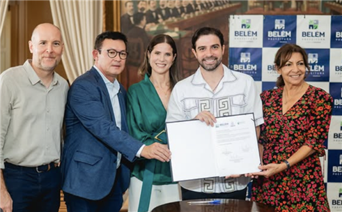 Prefeita de Paris visita Belém