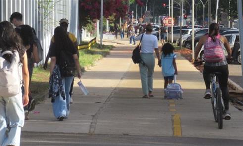 Redesenho de rua, um bom exemplo em Brasília