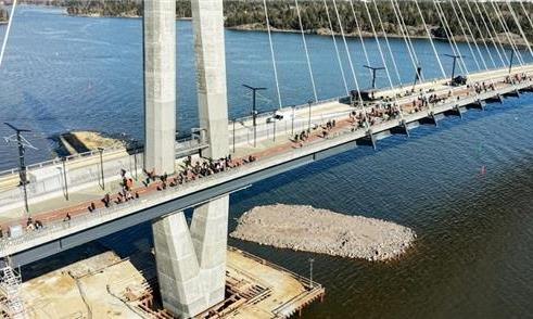 Finlândia inaugura ponte gigante, sem carros