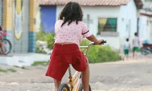 Violência no Rio afeta a ida à escola de crianças