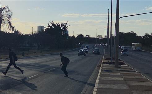 Travessia segura na Ponte JK é adiada outra vez