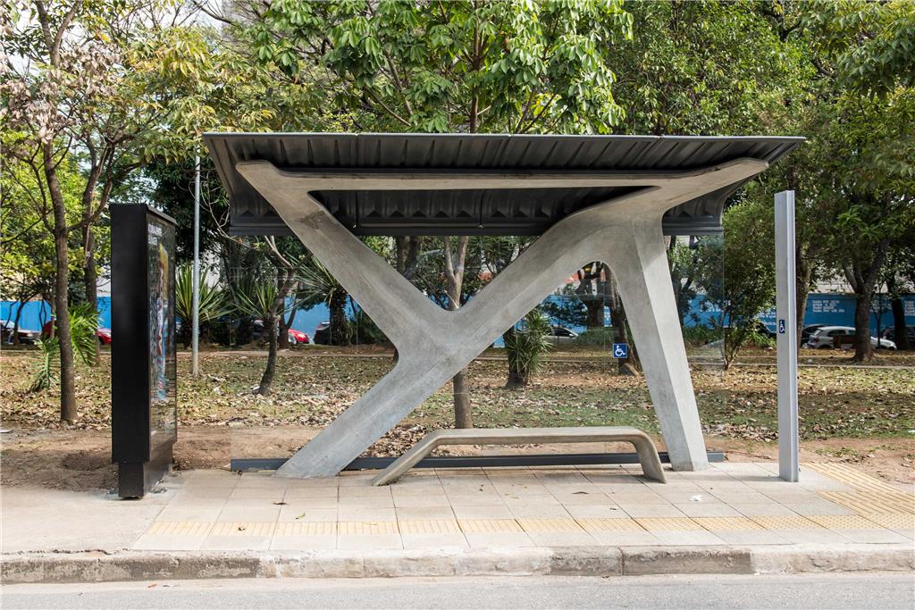 O PARADOXO DO PONTO DE ÔNIBUS 🚍Em uma linha de ônibus que passa