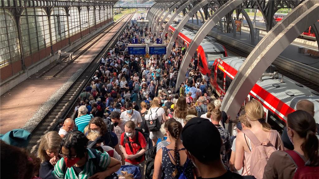 In Deutschland locken Fahrpreise ab 9 Euro neue Zugnutzer an