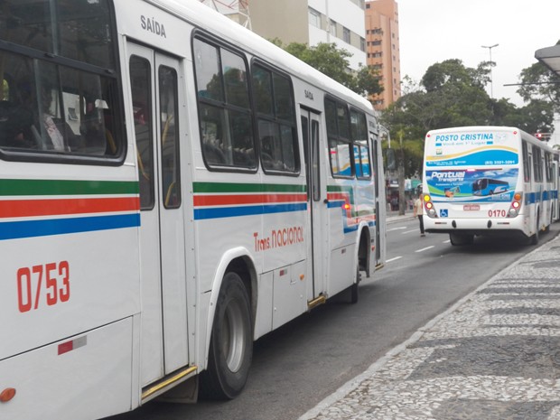 Passeio de ônibus urbano de passageiros versão móvel andróide iOS