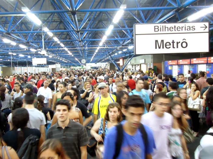 Resultado de imagem para Metrô lotado