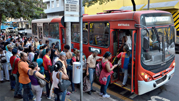 Morador do Jardim Mazza transforma linhas de ônibus em cenário de jogos  realistas nas periferias - Desenrola e Não Me Enrola