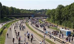 A Autobahn (acima) tem um trecho fechado aos domin