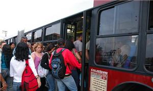 A cada dia, os ônibus transportam cinco milhões de