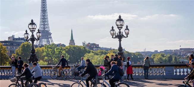 A capital francesa está investindo em ciclovias