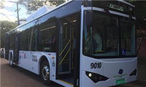 A carga do ônibus elétrico dura até 250 km