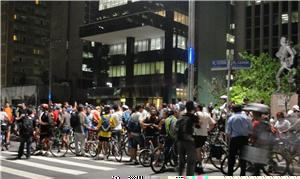 A reunião começou na Praça do Ciclista