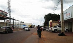 A única ciclovia da cidade está abandonada