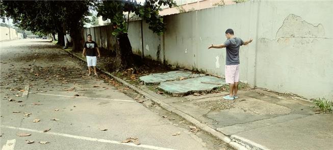 Ação denuncia caminhos obstruídos à mobilidade a p