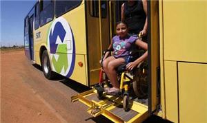 Acessibilidade por elevador em ônibus