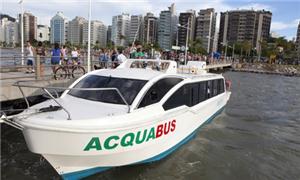 Acquabus tem capacidade para 40 passageiros sentad