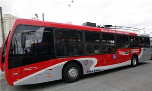 Além dos trólebus, também são usados ônibus híbrid