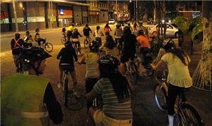 Alunos da Escola Viva pedalaram no centro de SP