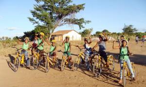 Alunos de Andaraí-BA vão de bicicleta à escola