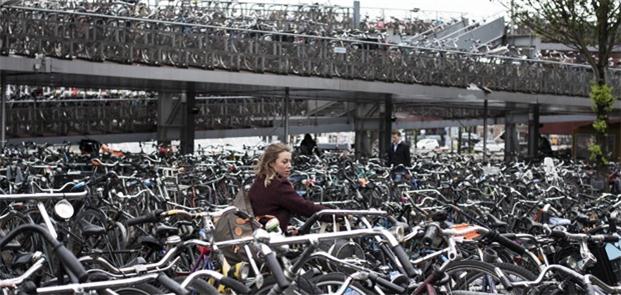 Amsterdã sofre com a falta de espaço para guardar