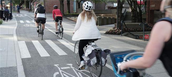 Andar de bicicleta requer distância de 20 metros