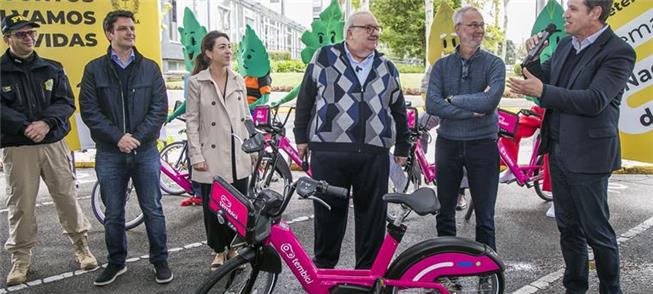 Anúncio das bikes compartilhadas, com Greca e auto